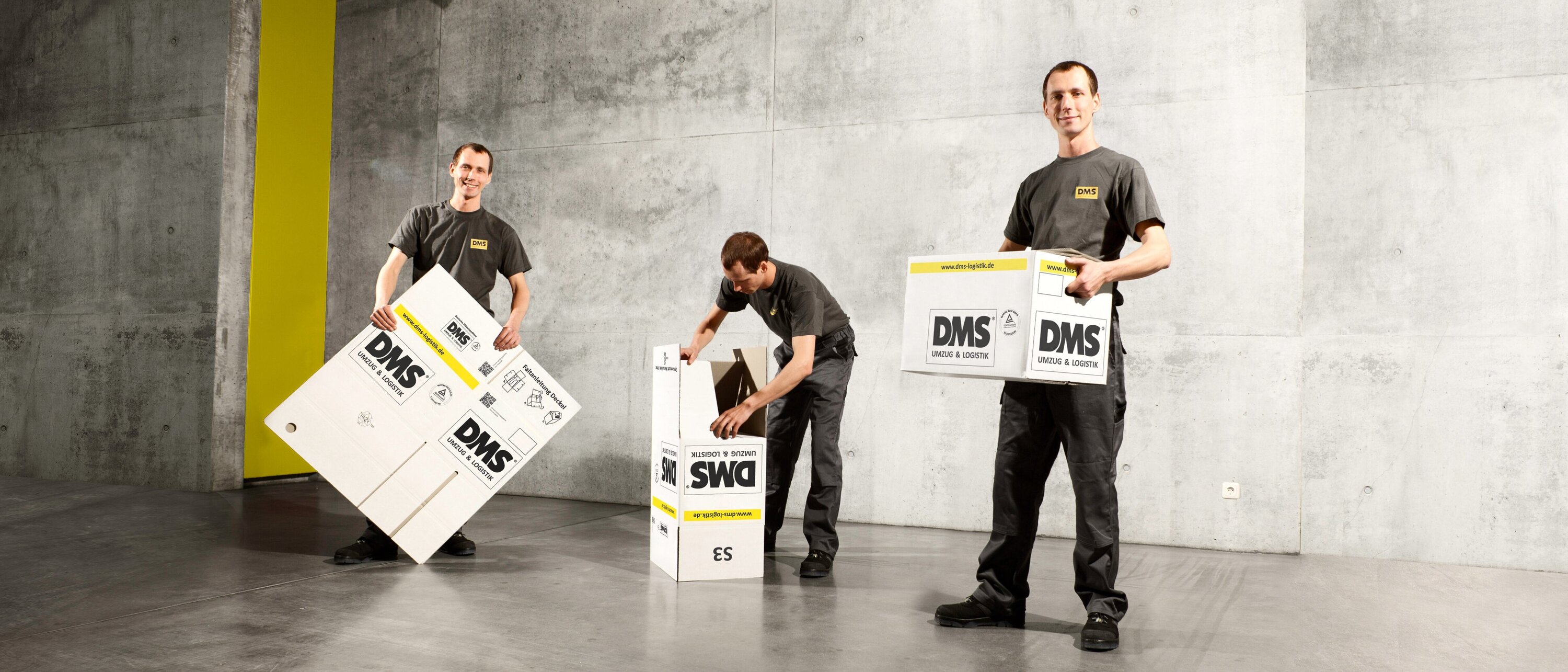 Mann beim einpacken