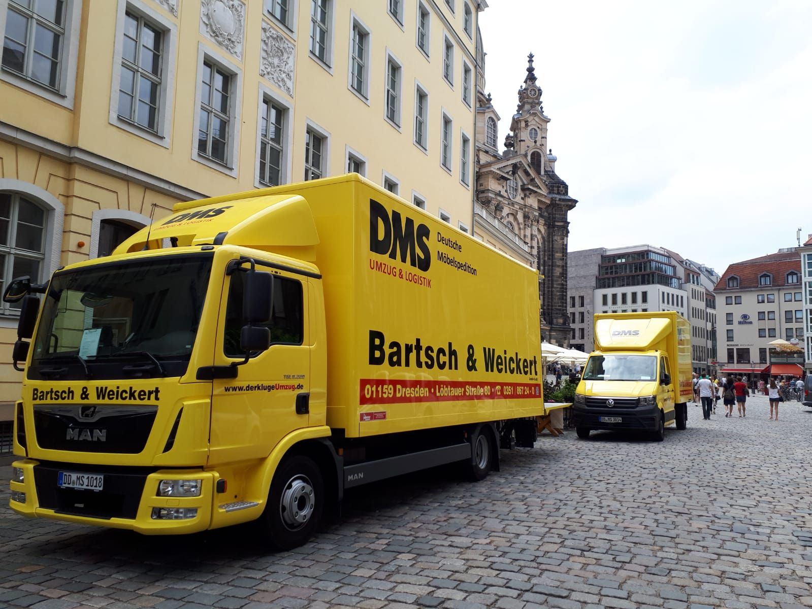 LKW Bartsch & Weickert vor Frauenkirche auf Kopfsteinpflaster